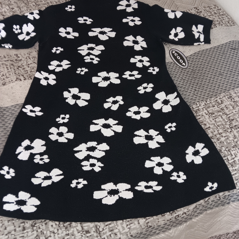 Scoop Woman's' Black Floral Knit Casual Dress